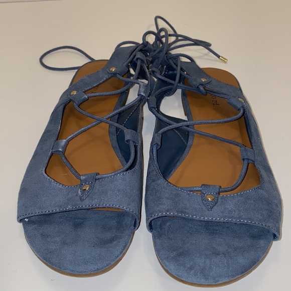 Size 8.5 M women’s lace up shoes - Picture 2 of 7